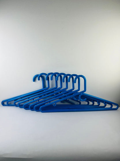 GANCHO ROPA PLÁSTICO SUPER INMENSA X 8 UNIDADES